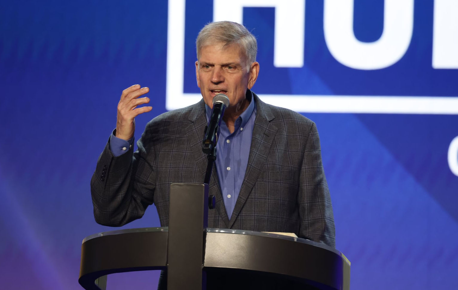 “Vergonha”, diz Franklin Graham após igreja aprovar bênção para casamento  gay - Guiame