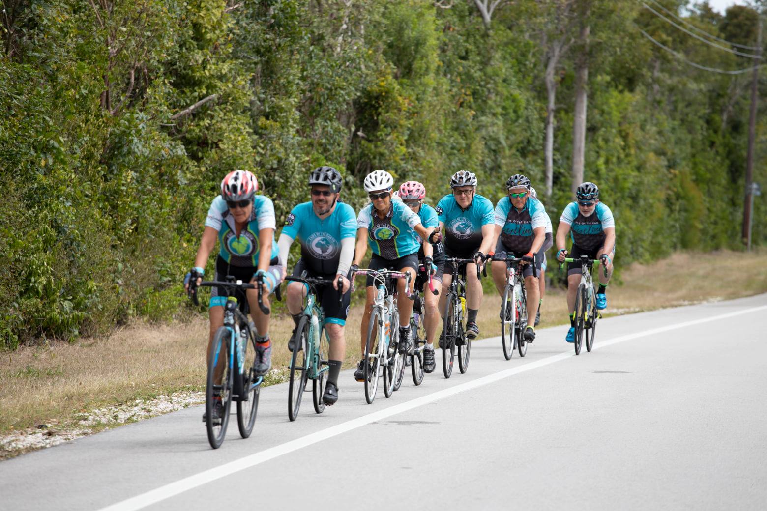 O grupo de ciclismo promoveu 43 passeios de bicicleta até alcançar a meta. (Foto: Facebook/Ends of the Earth Cycling).