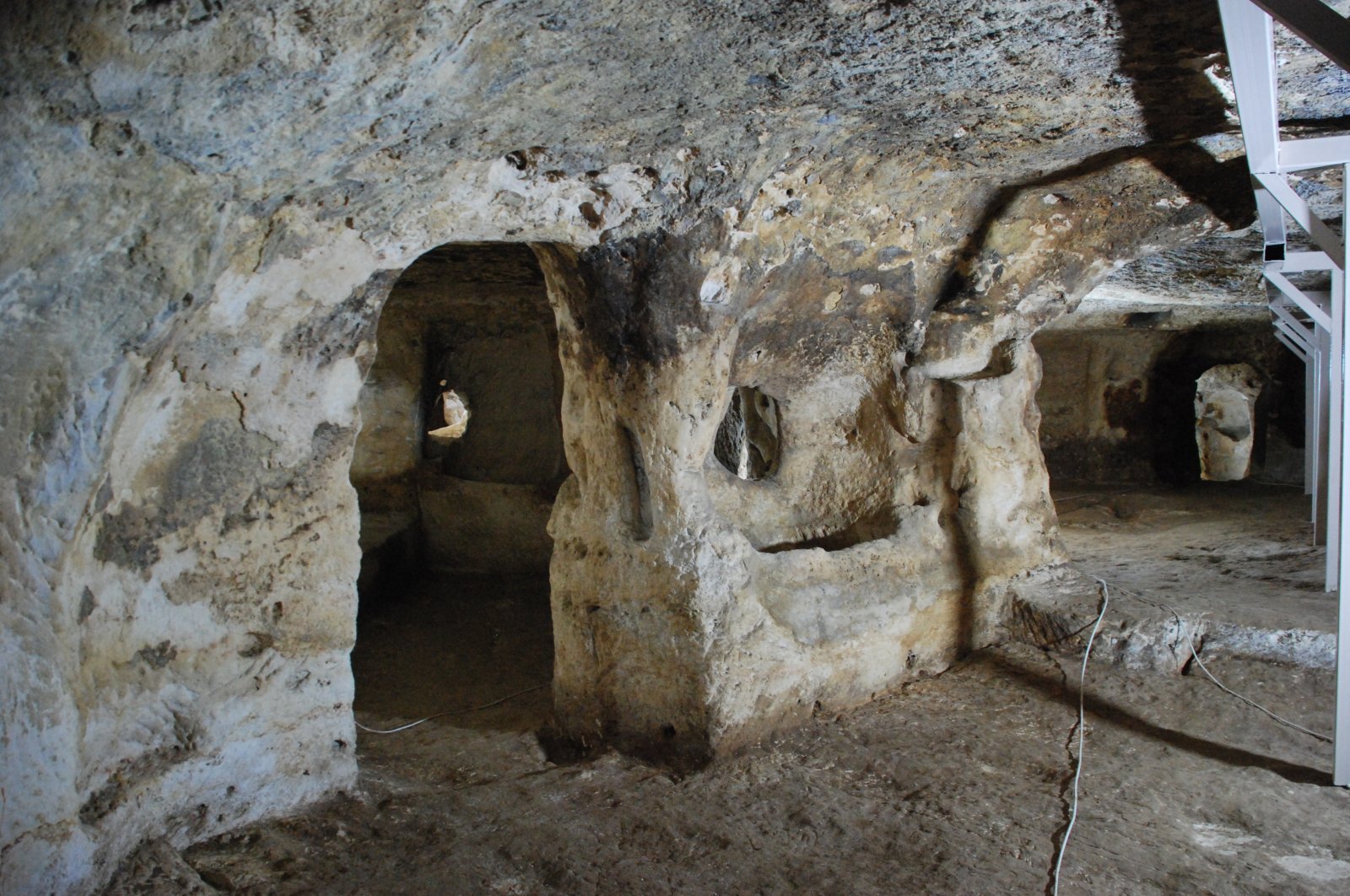 Uma vista interior da cidade subterrânea em Midyat, Mardin, sudeste da Turquia, 18 de abril de 2022. (Foto: AA / Daily Sabah)