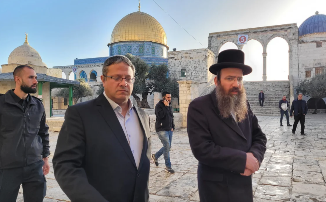 Itamar Ben-Gvir subindo ao Monte do Templo em Jerusalém. (Foto: Temple Mount Heritage Foundation)