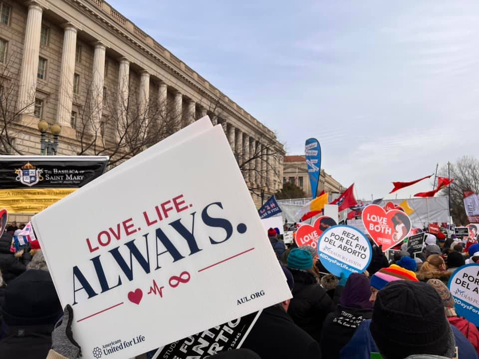 Lei que ampliaria aborto nos EUA é derrotada no Senado
