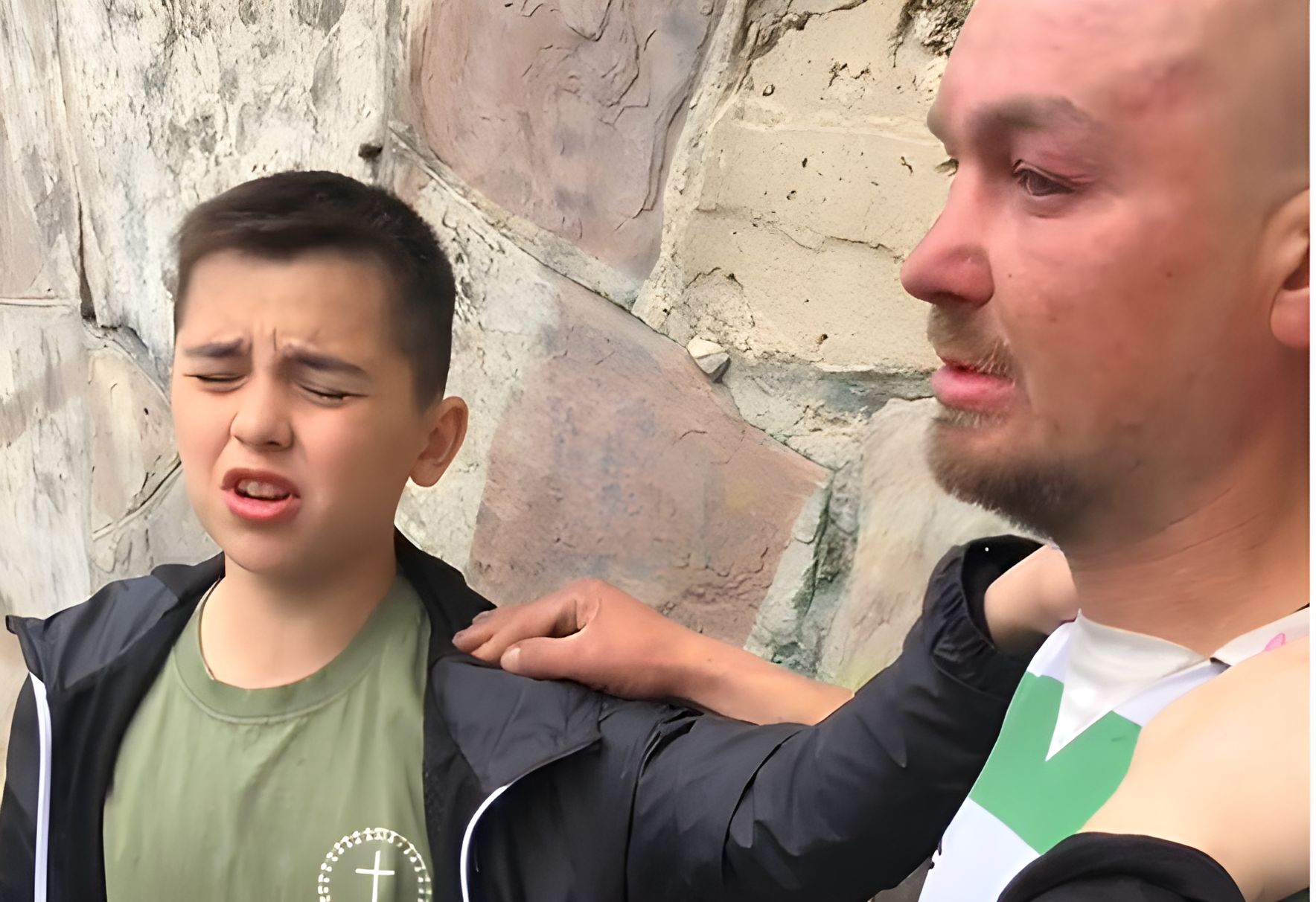 Menino de 14 anos prega nas ruas da Ucrânia e leva pessoas a Jesus