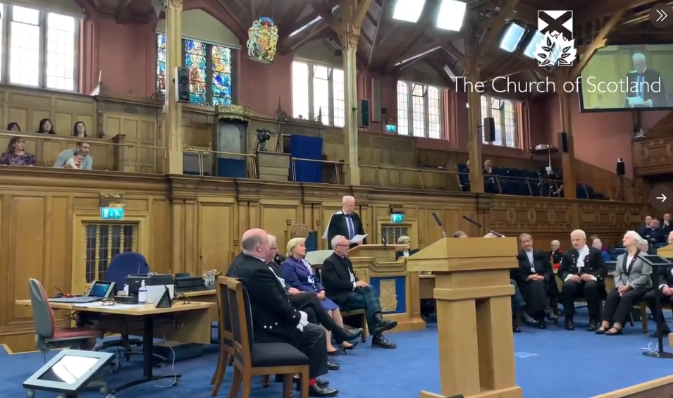 Igreja da Escócia aprova casamento gay e remove as palavras “marido
