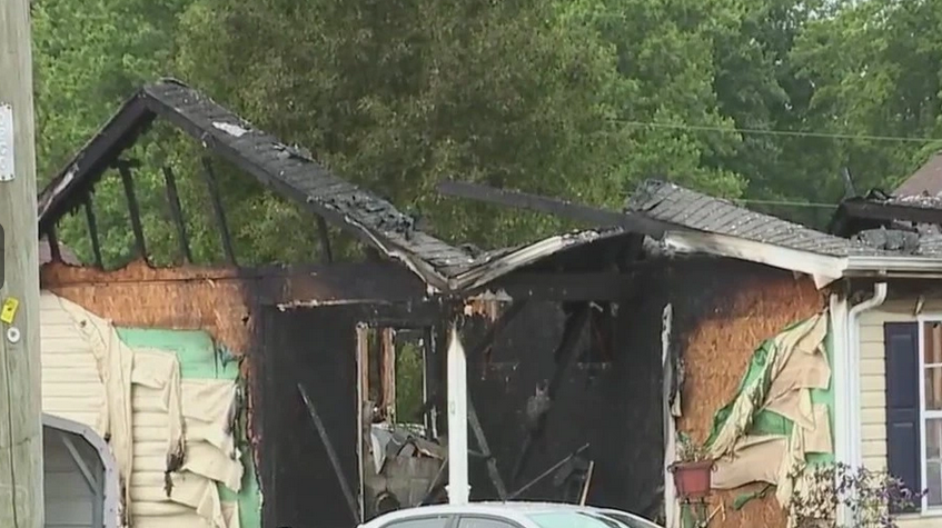 Família escapa de incêndio antes de sua casa ser destruída: “Deus nos acordou”