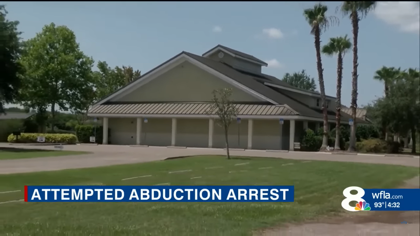 Os membros da igreja desconfiaram do suspeito e chamaram a polícia. (Foto: Reprodução/WFLA News Channel 8).