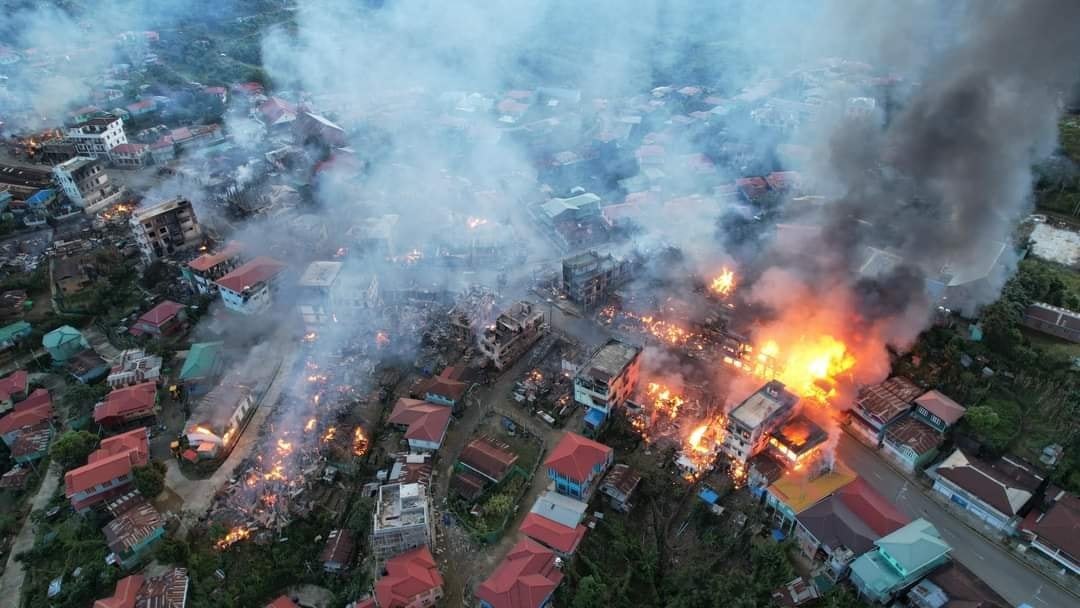 Uma das maiores igrejas de Mianmar é incendiada por soldados: “É doloroso”