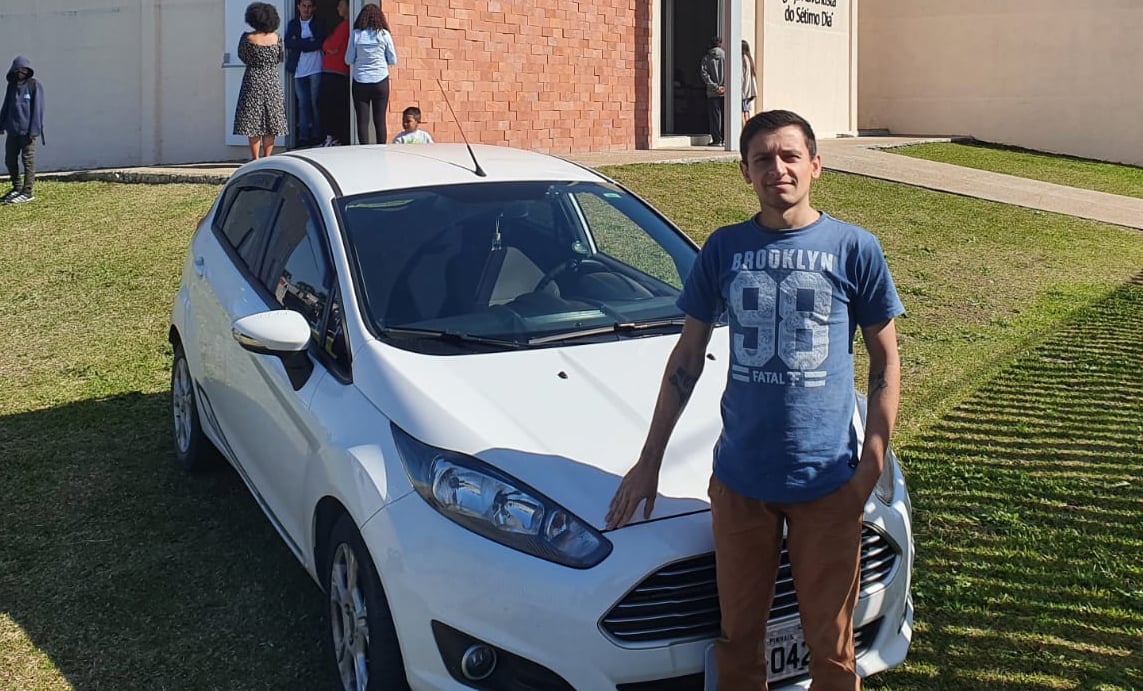 Ex-ateu usa carro para evangelizar nas ruas de Curitiba: “Quero salvar almas”