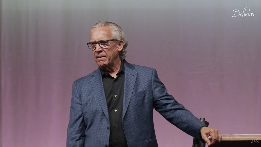 Pastor Bill Johnson fala à igreja em Redding, na Califórnia. (Foto: Bethel Church/YouTube)