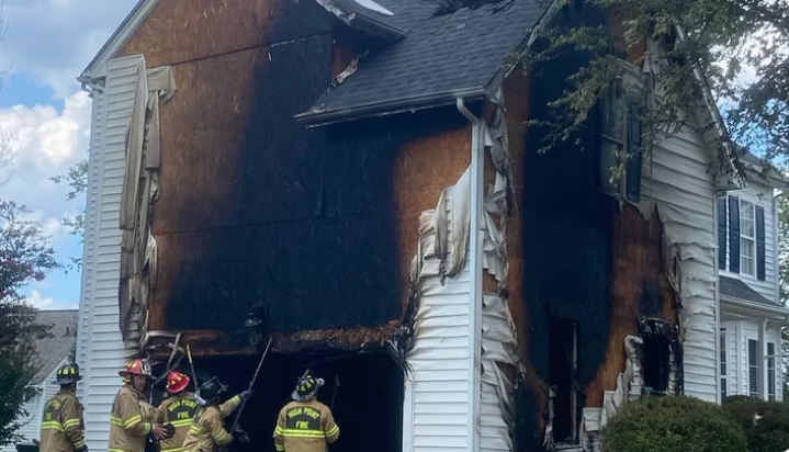 Família escapa de incêndio em casa nos EUA: “Deus orquestrou tudo”
