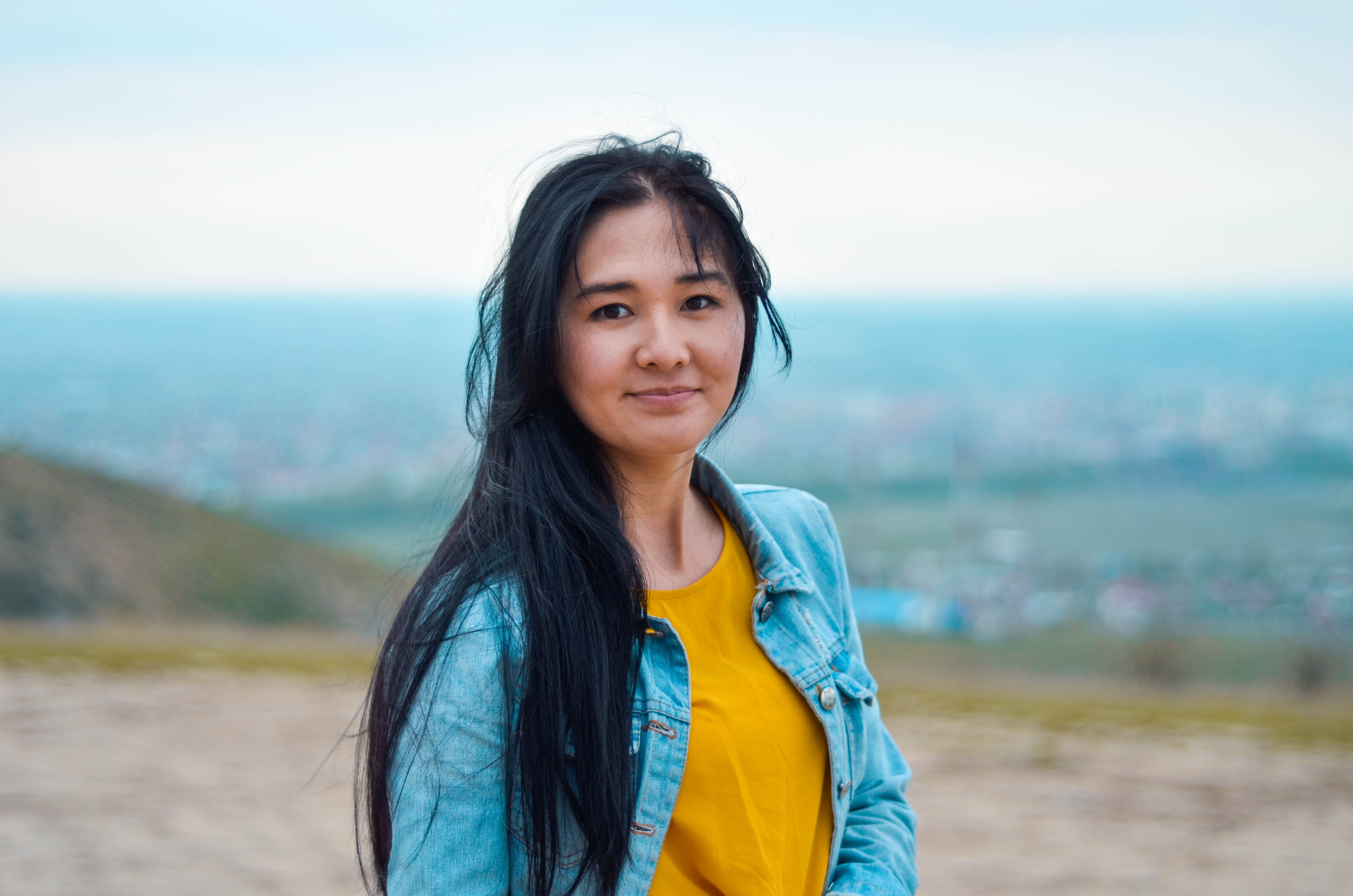 Jen, de 22 anos, está testemunhando como Deus a salvou de ser violentada. (Foto: Imagem ilustrativa/Unsplash/Irene Strong).