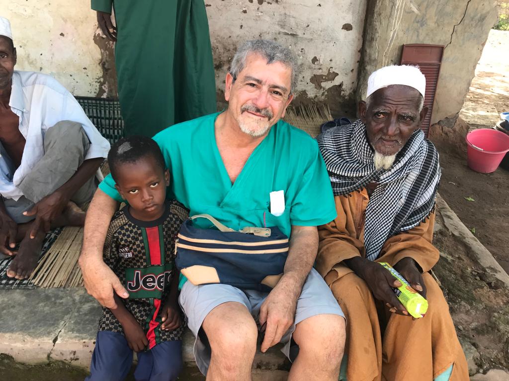 Médico trabalha 2 meses em Portugal para fazer missões o resto do ano na África