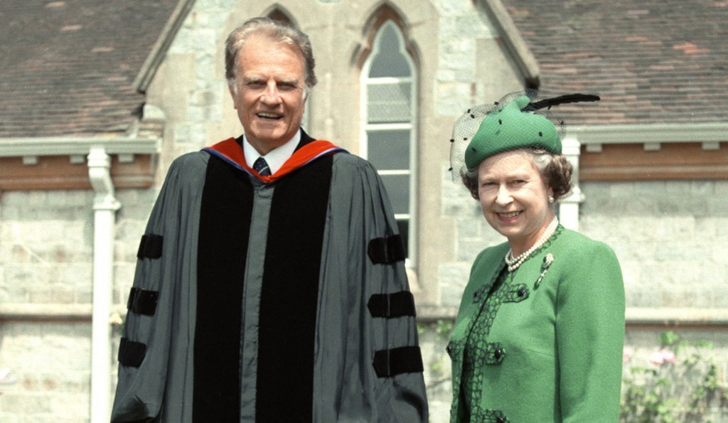 Billy Graham registrou encontros com a rainha Elizabeth II: “Muito interessada na Bíblia”