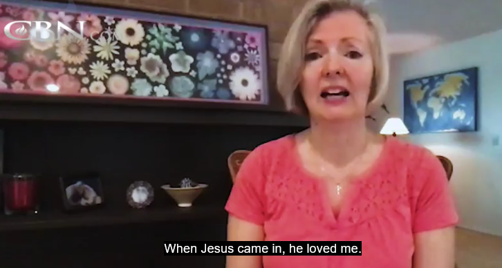 Após buscar outras religiões, mulher com doença incurável vive milagre em Jesus