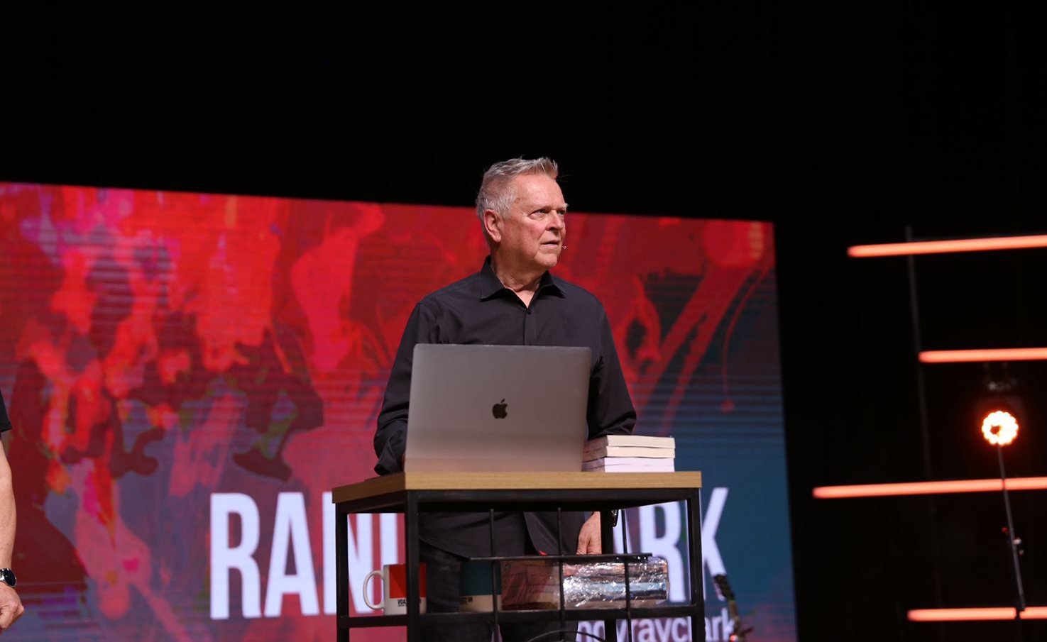 Randy Clark na conferência Voz dos Apóstolos 2022. (Foto: Global Awakening Brasil)
