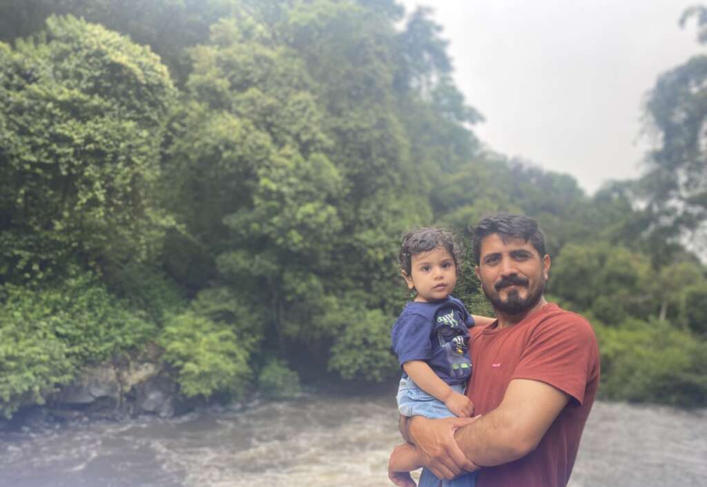 Amin e sua família se converteram após sonharem com Jesus. (Foto: Eternity News).