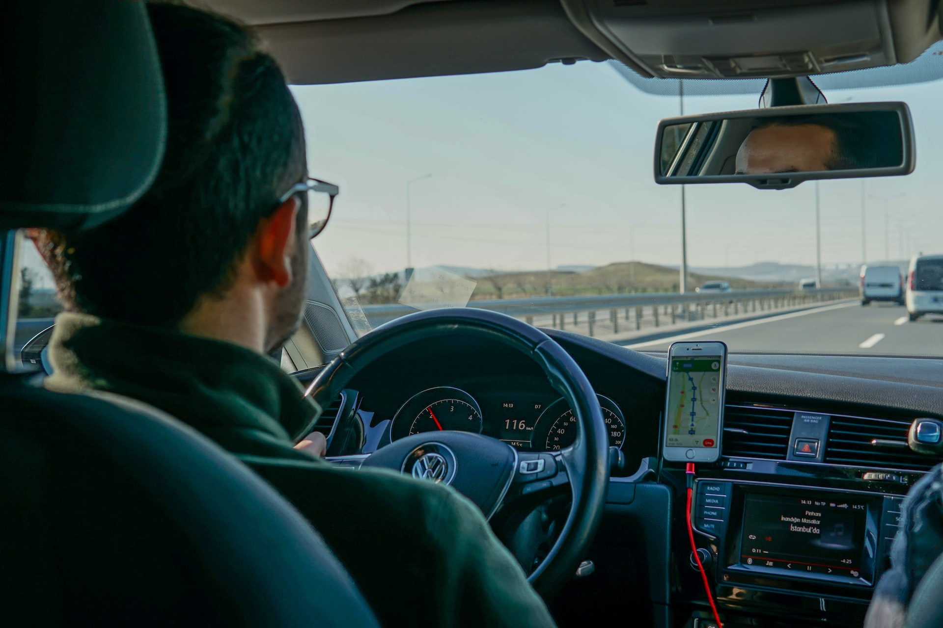 Ministério no carro: Pastores viram motoristas para evangelizar passageiros  - Guiame