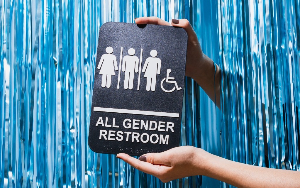 Pais cristãos processam conselho escolar nos EUA por ‘banheiro trans’