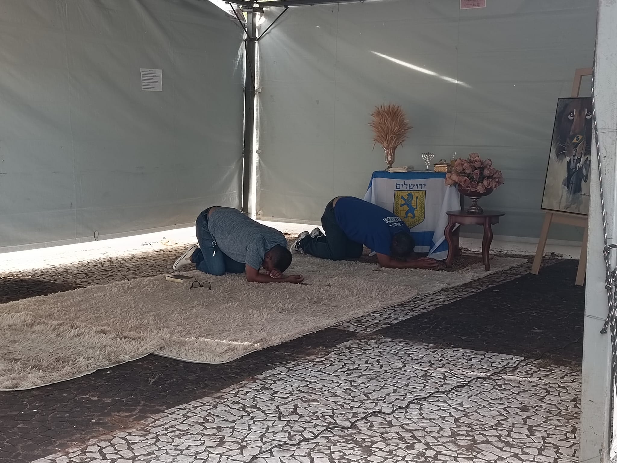 Pastores iniciam 80 horas de oração e leitura bíblica em praça no Paraná