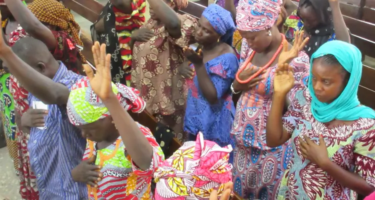 Mais 11 meninas de Chibok são libertadas na Nigéria