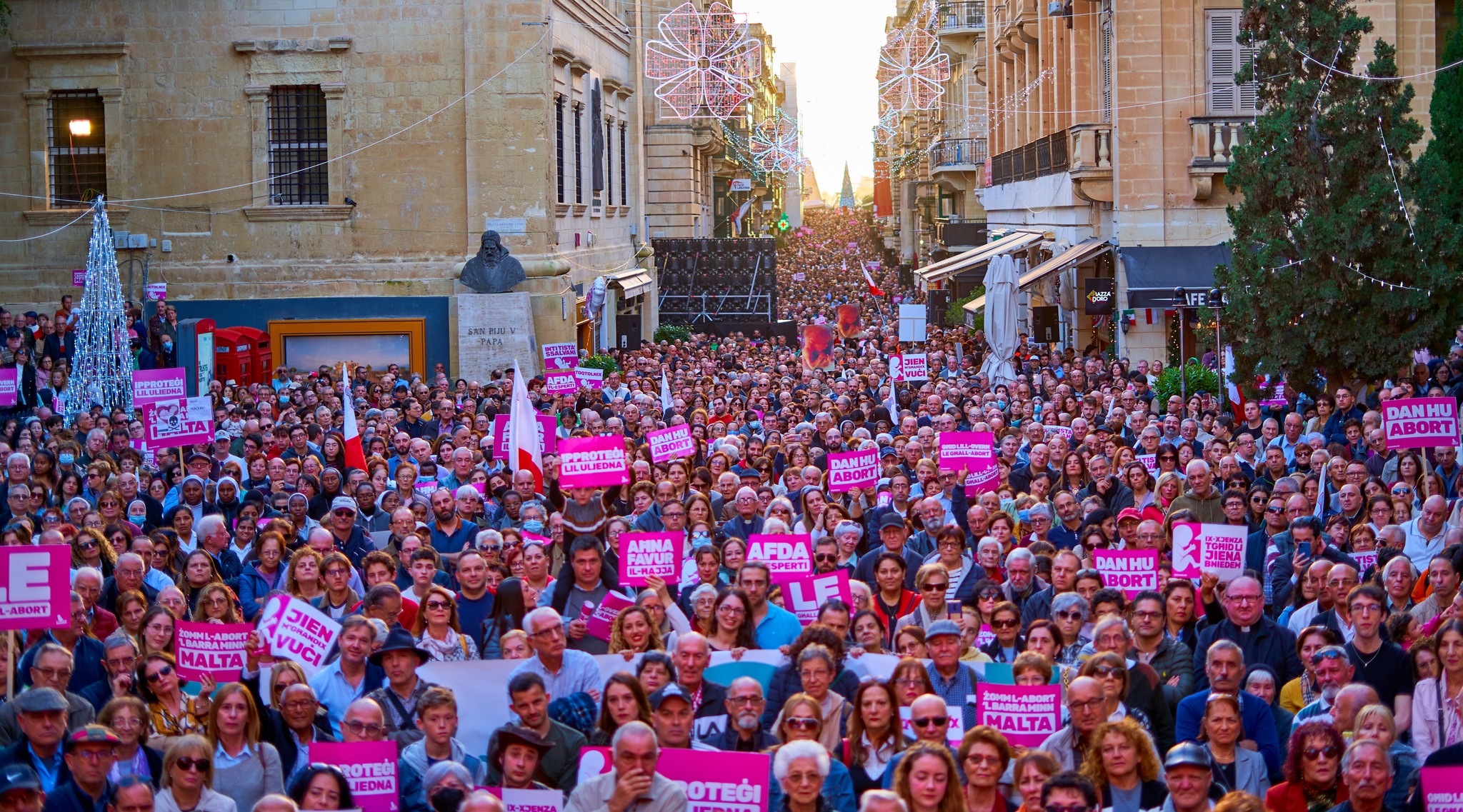 20 mil pessoas protestam e oram contra o aborto na ilha de Malta