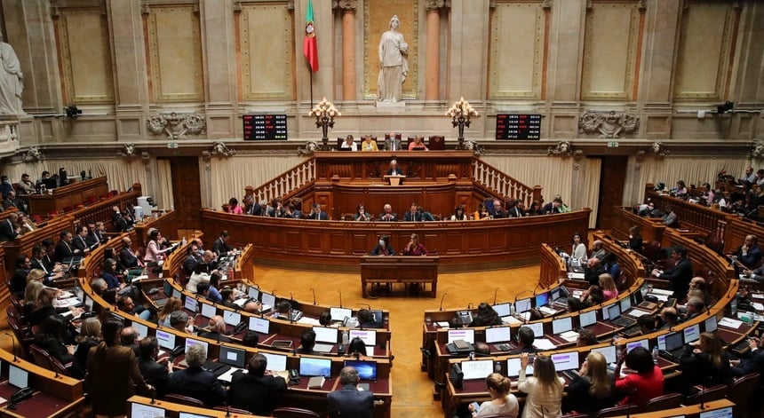 Parlamento de Portugal aprova texto final sobre eutanásia