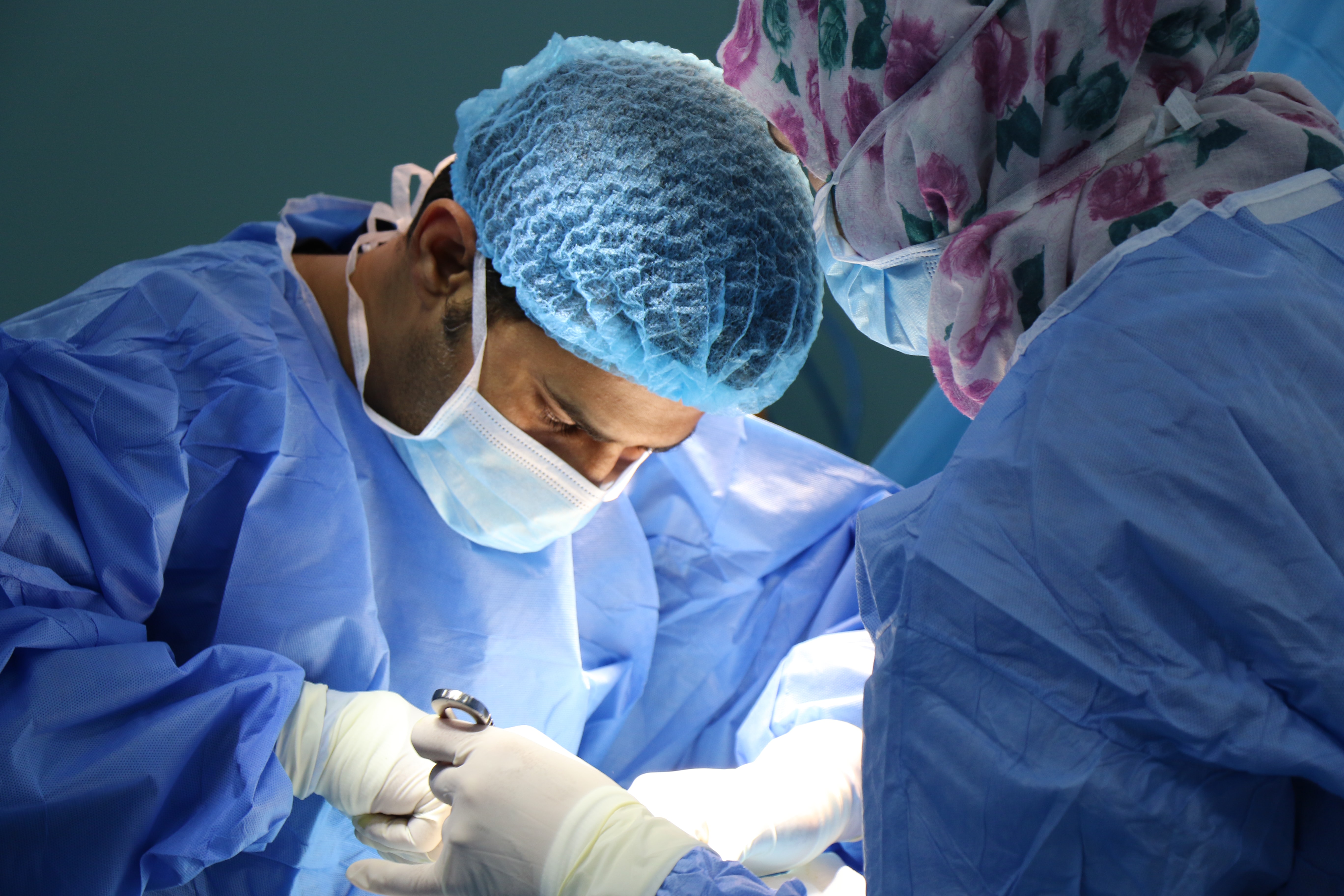 Médico descobre que não há mais tumor durante cirurgia: “Deus cura”