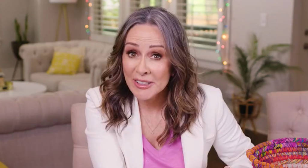 Patricia Heaton conta aos fãs que pela primeira vez na vida ela leu a Bíblia inteira em um ano. (Foto: Twitter/Patricia Heaton)