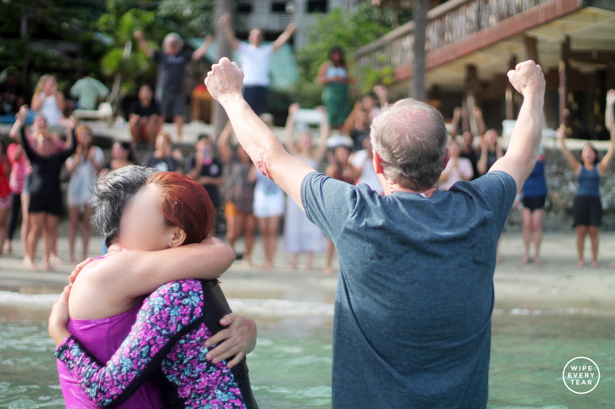 Missão leva mulheres traficadas ao batismo na Filipinas: ‘Encontraram seu Redentor’