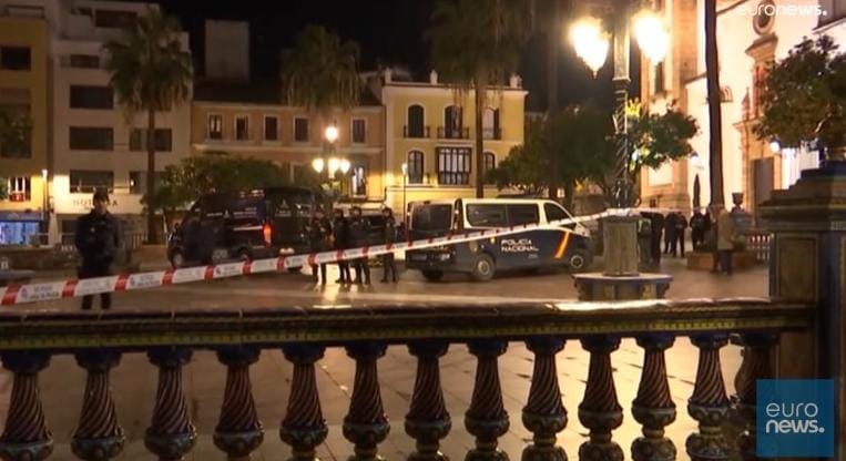 Homem ataca duas igrejas com facão na Espanha; polícia investiga terrorismo