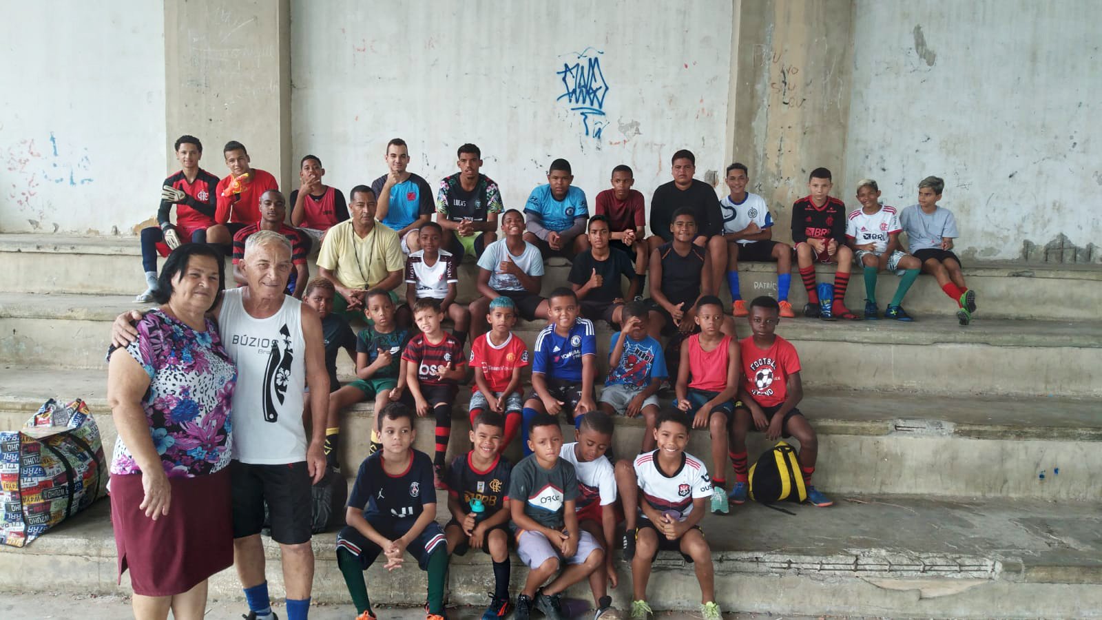 Treinador de futebol vira pastor e inicia projeto para evangelizar crianças