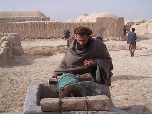 No Afeganistão, cristãos encontram água ‘no fundo do poço’: “O milagre aconteceu”