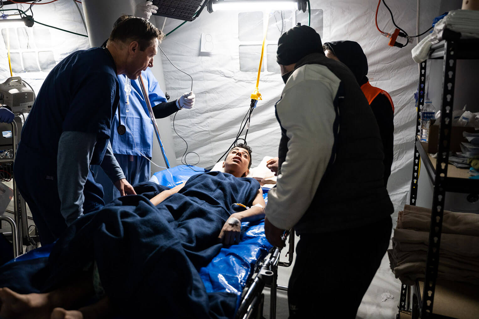 Mehmet, de 14 anos, foi levado para o hospital de campanha da Samaritan’s Purse. (Foto: Samaritan’s Purse).