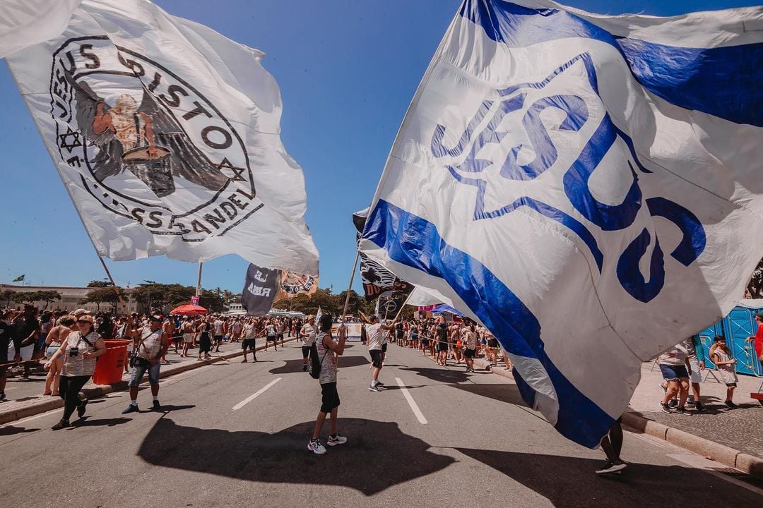 Congregações que chamaram atenção durante o período de carnaval. (Foto: Reprodução/Instagram/Bola de Neve Rio)