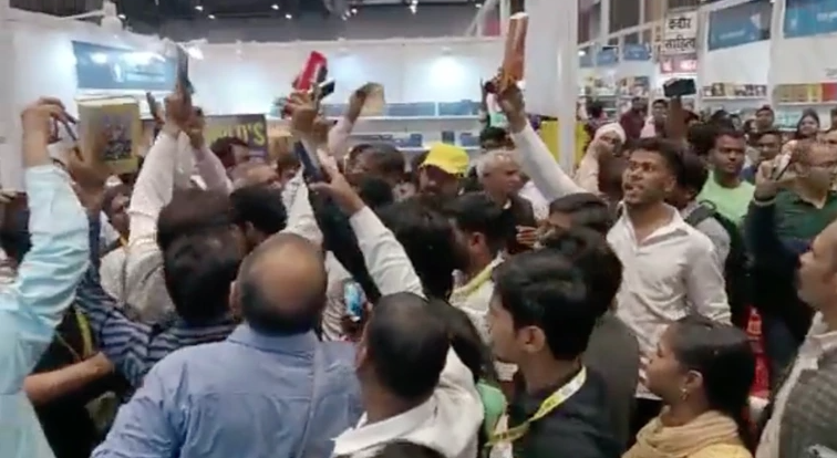 Hindus protestam contra distribuição de Bíblias na Feira Mundial do Livro