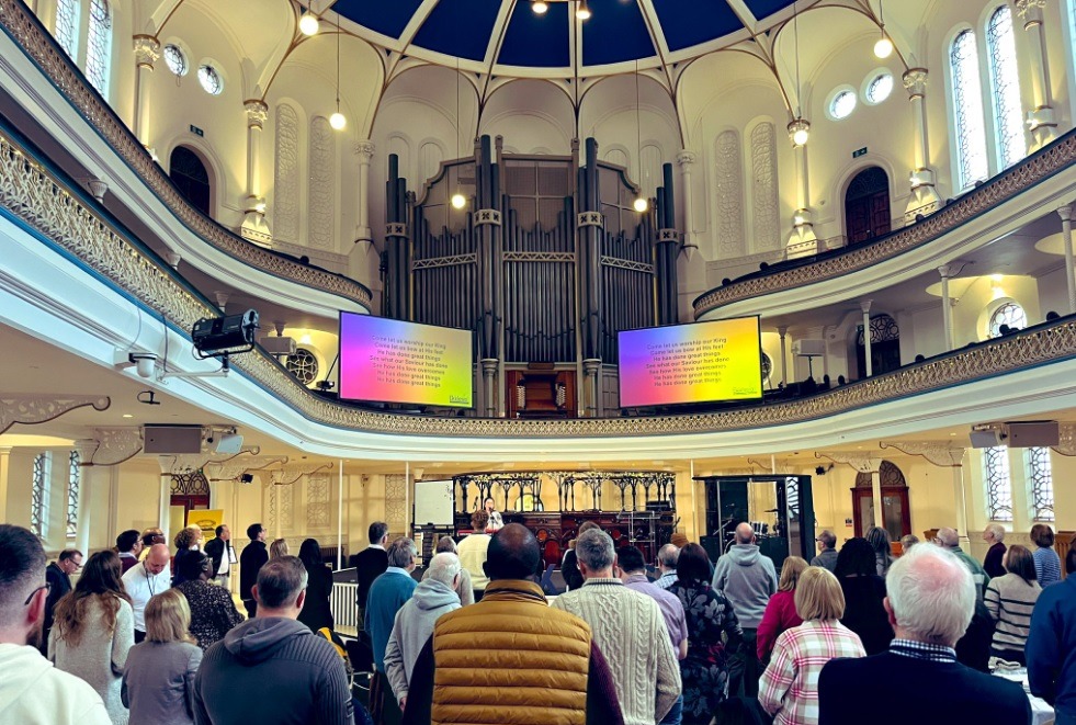 Líderes na Conferência Ekklesia na cidade de Londres. (Foto: Reprodução/Twitter/Carl Knightly)