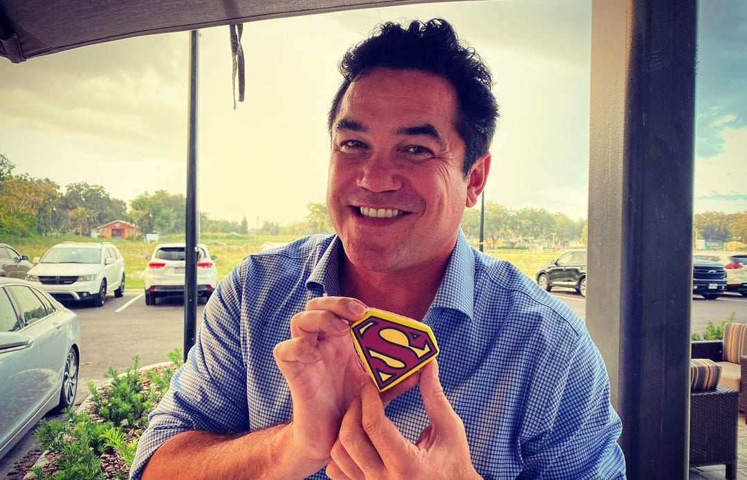 Ator de 'Superman' se aproximou de Deus após filho nascer: “Minha fé ficou mais forte”