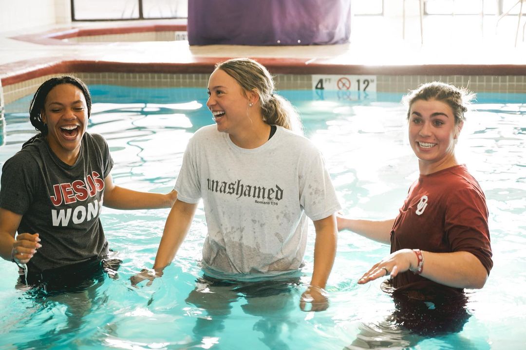 Time dos EUA batiza jogadora da equipe: “Precisava de Jesus em minha vida”
