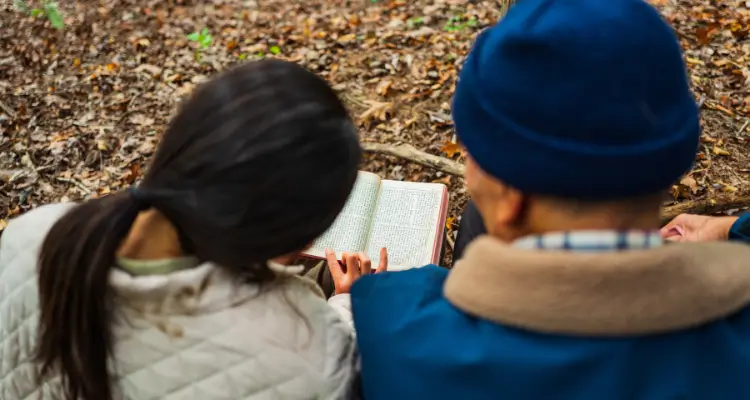 Cristãos se encontram em florestas escuras na Coreia do Norte para cultos secretos