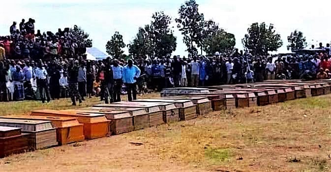 Enterro de cristãos em uma aldeia na Nigéria. (Foto: Reprodução/Facebook/Morning Star News)