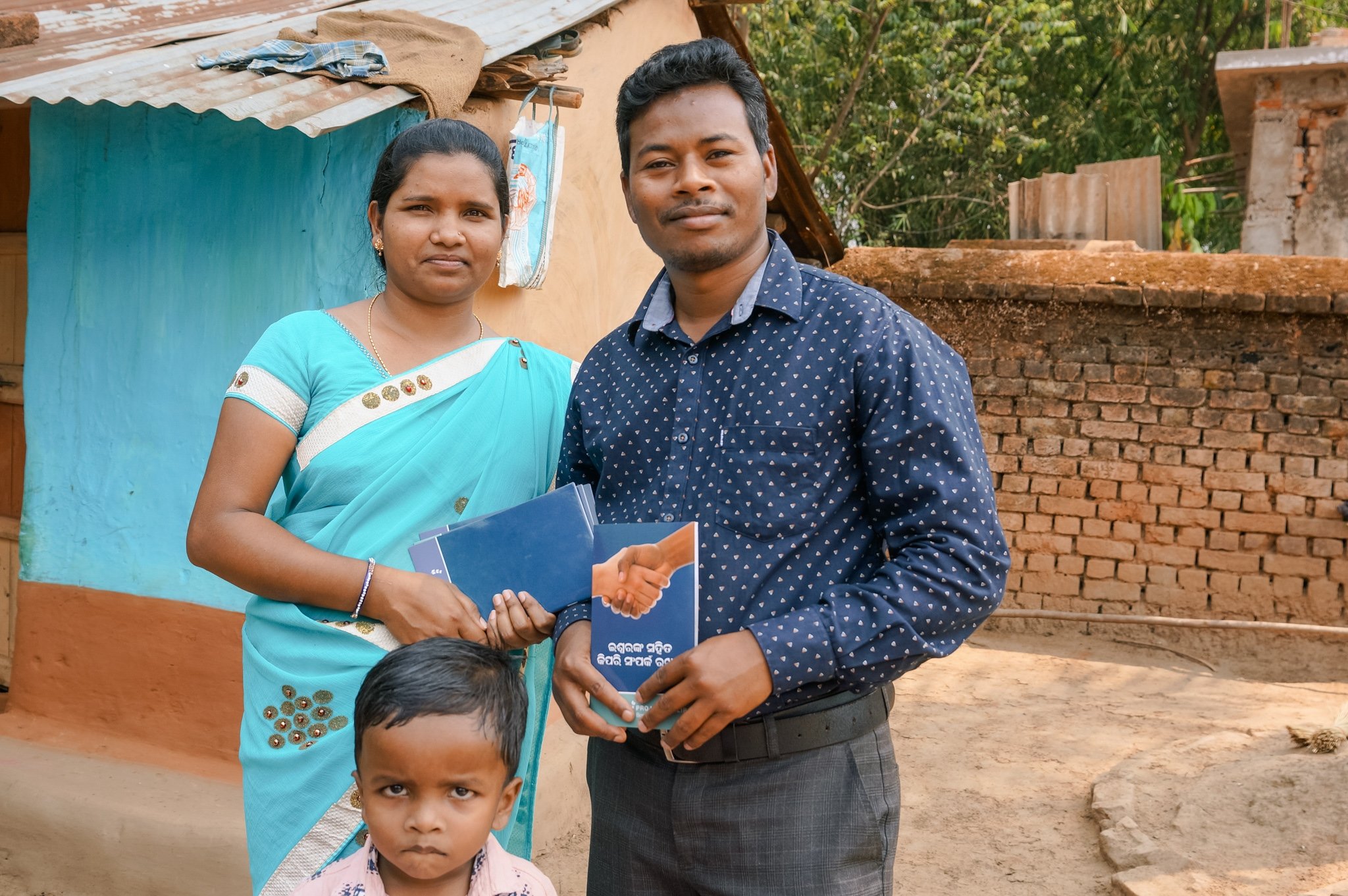Família de cristãos na Índia. (Foto: Imagem ilustrativa/Bible League International).