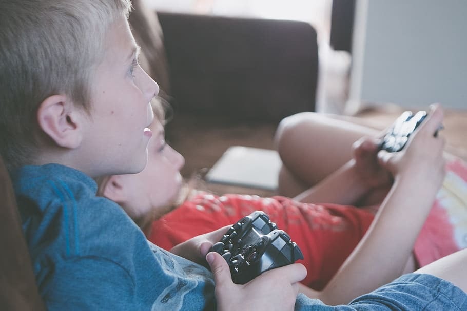 Mãe relata como recuperou filho viciado em videogame: “Substituí as telas”