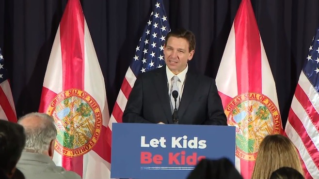 O governador DeSantis durante seu discurso no evento. (Foto: Reprodução/Fox News)