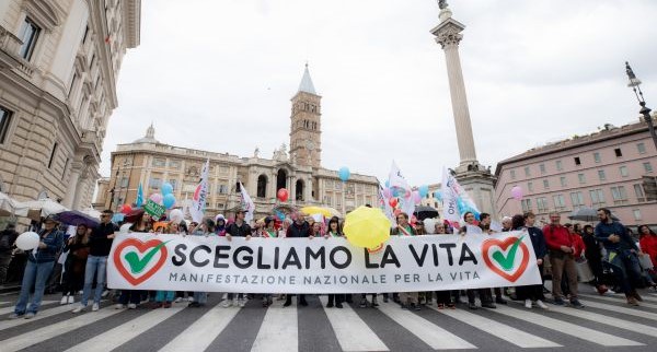 Milhares vão às ruas na Itália em manifestação contra o aborto