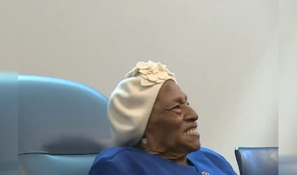 Idosa de 107 anos diz que o segredo para a vida longa está na Bíblia