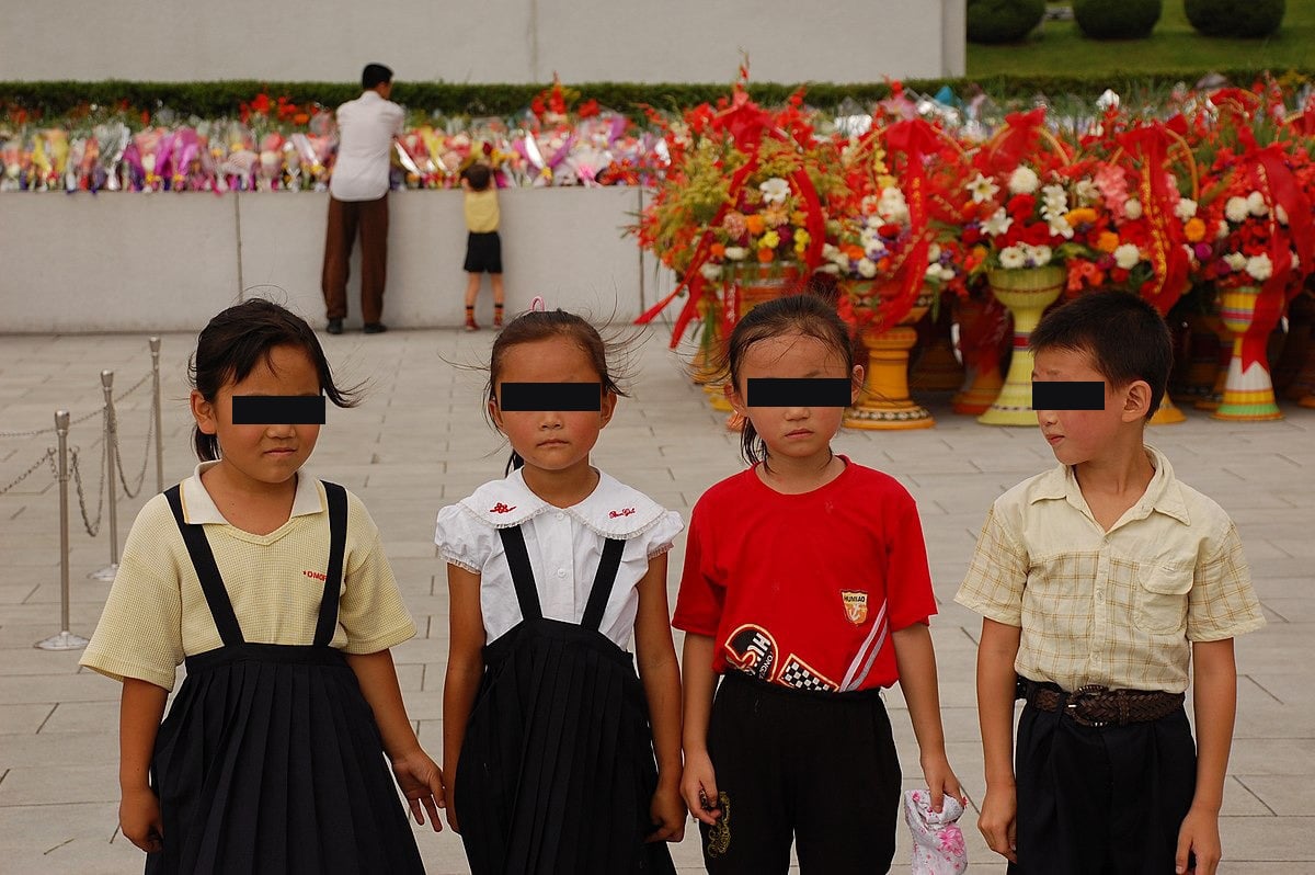Coreia do Norte doutrina crianças e ensina ‘aversão ao cristianismo’