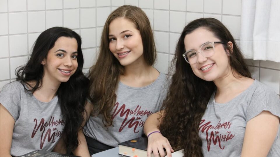 Giovanna, Rafaella e Maria Eduarda. (Foto: Reprodução/Igreja Adventista do Sétimo Dia)