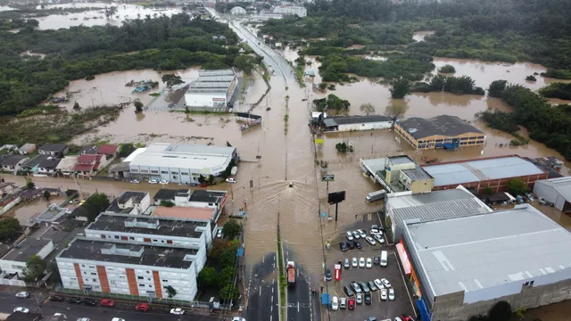 Um ciclone extratropical atingiu o Rio Grande do Sul na sexta-feira (13). (Foto: Reprodução/RBS TV).