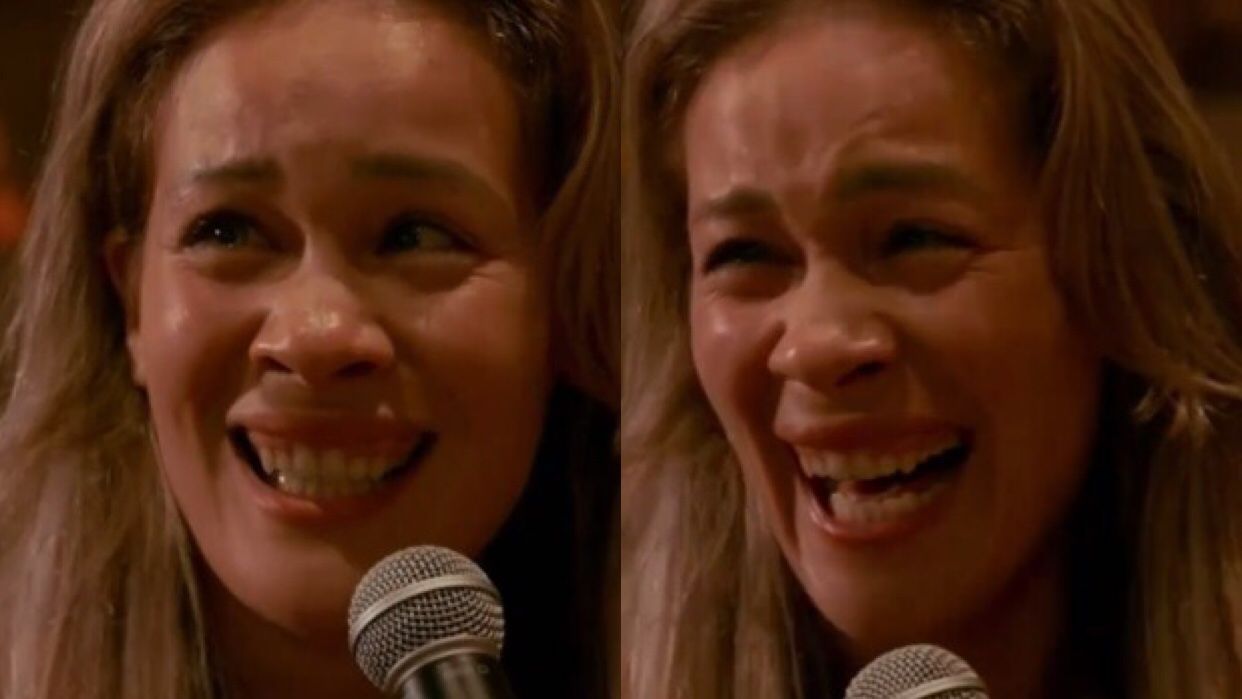 Mulher que teve a visão restaurada durante culto. (Foto: Reprodução/TikTok/ Jesus Image Official)