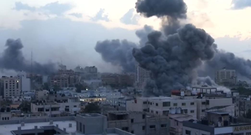 Cena da guerra em Israel. (Captura de tela/YouTube CNN Brasil)