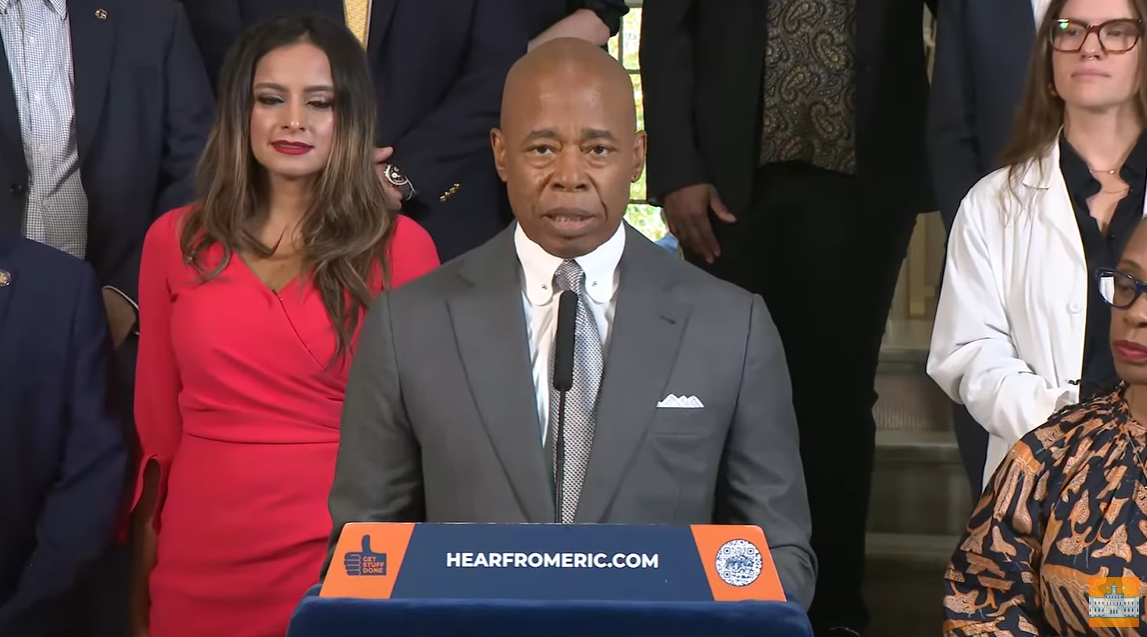 Eric Adams, prefeito da cidade de Nova York. (Foto: Reprodução/YouTube/NYC Mayor's Office)